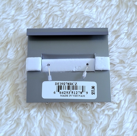 Nadri Silver🤍 Egg Shaped Cubic Zirconia💎 Drop Earrings - Picture 15 of 15